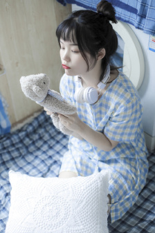 女士开襟乳液狂飙